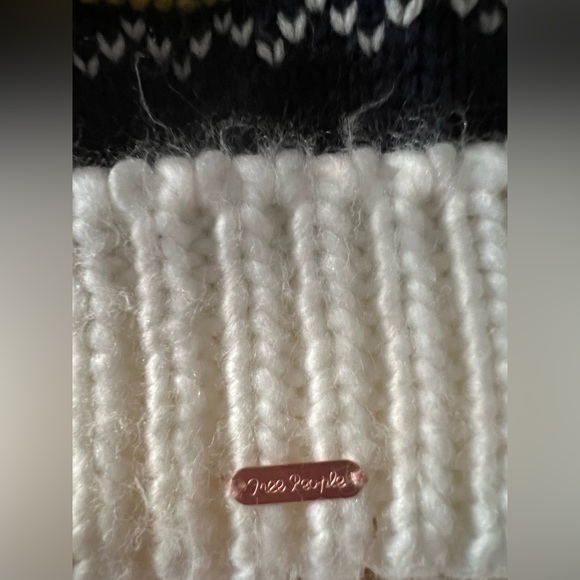 FREE PEOPLE BEANIE - Picture 4 of 4